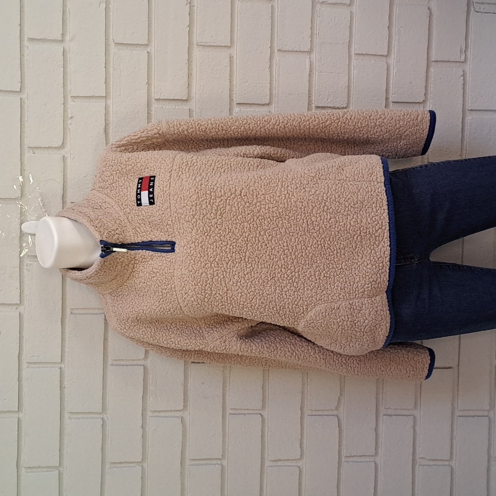 Tommy Hilfiger Tan Sherpa Quarter Zip Pullover Sweater. Size Medium